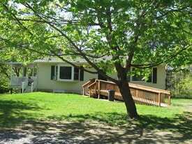 172 E Cherry Ln in State College, PA - Building Photo