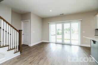 121 Dimaggio Dr in Springfield, TN - Foto de edificio - Building Photo