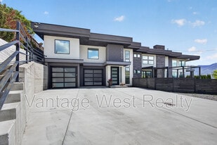 3859-3859 Carrall Rd in West Kelowna, BC - Building Photo