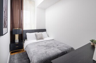 70 W 45th St in New York, NY - Building Photo - Building Photo
