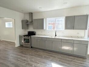 1668 Buena Vista Ave in Chicago Heights, IL - Building Photo - Building Photo