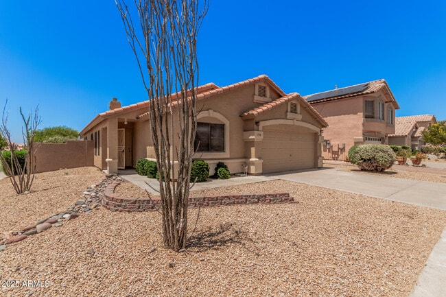 property at 1704 E Pontiac Dr