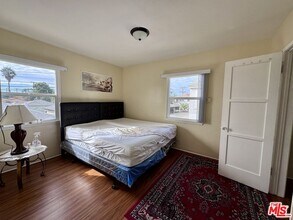 8211 Crenshaw Dr in Inglewood, CA - Building Photo - Building Photo