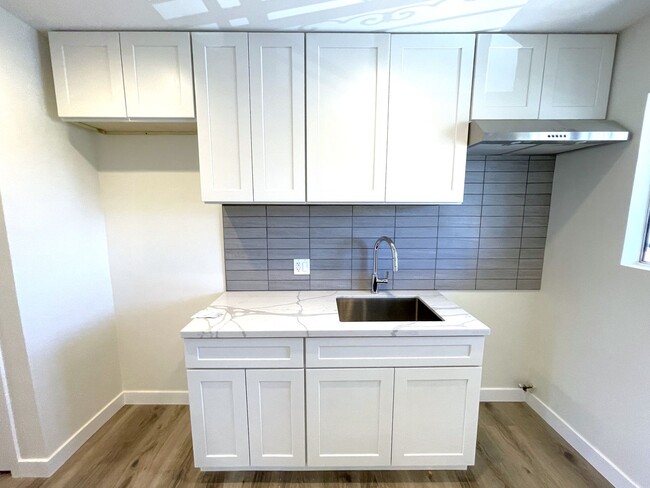 1312 W Florence Ave in Los Angeles, CA - Building Photo - Building Photo