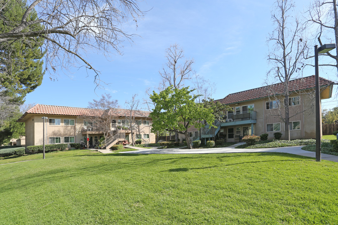 Los Arboles Apartments in Thousand Oaks, CA - Building Photo