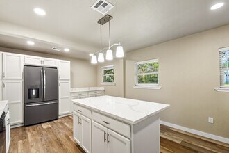 243 Orchard St in Lone Grove, OK - Building Photo - Building Photo