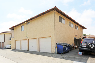 16782 Bardon Ln in Huntington Beach, CA - Building Photo - Building Photo