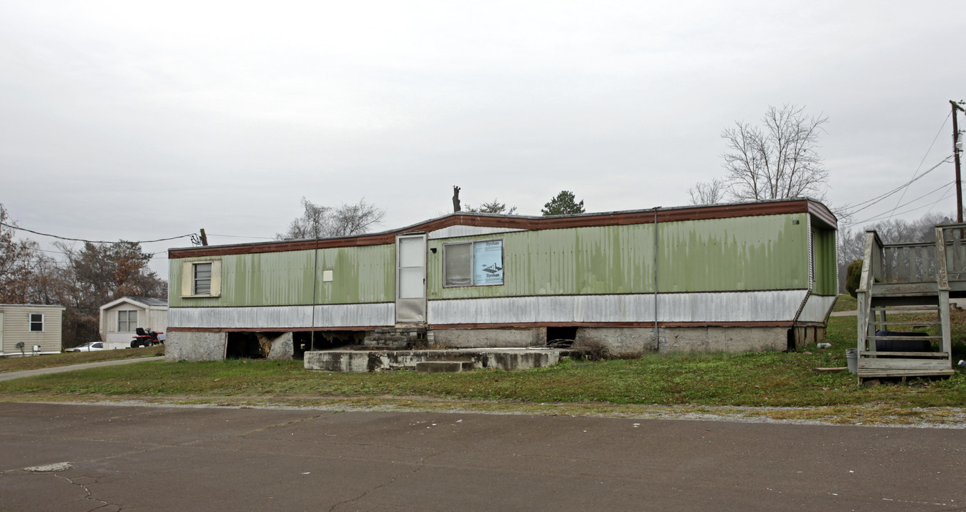 7634 Clinton Hwy in Powell, TN - Building Photo