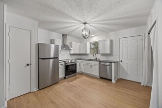 100 Ravenwood Dr in Jacksonville, NC - Building Photo - Building Photo