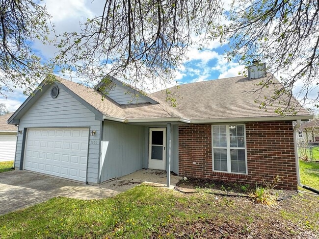 property at 1006 Foxridge Dr