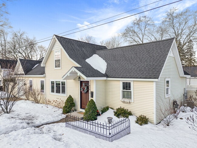 814 Locust St in Traverse City, MI - Building Photo - Building Photo