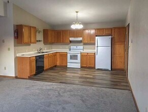 1610 36th Ave, Unit A in Menominee, MI - Building Photo - Building Photo