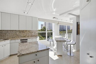 613 Ocean Dr in Key Biscayne, FL - Building Photo - Building Photo