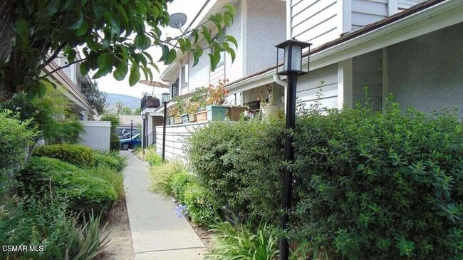 2388 Royal Ave in Simi Valley, CA - Building Photo - Building Photo