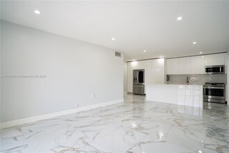 7903 SW 104th St in Miami, FL - Building Photo - Building Photo
