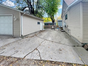 1118 9th Ave N, Unit Down in Fargo, ND - Building Photo - Building Photo