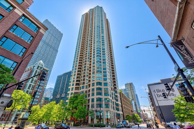 400 N La Salle Dr, Unit 2303 in Chicago, IL - Foto de edificio - Building Photo