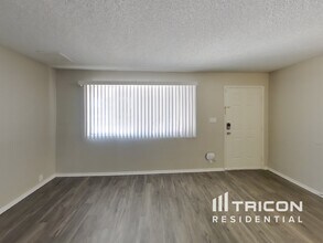3771 W Dalphin Rd in Phoenix, AZ - Building Photo - Building Photo