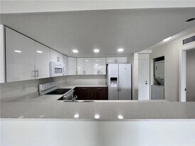 18335 NW 68th Ave, Unit 750-503 in Hialeah, FL - Building Photo