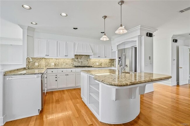 property at 117 Pso De Granada