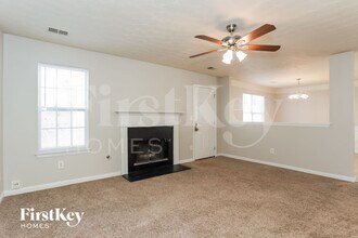 2721 S Hills in Riverdale, GA - Foto de edificio - Building Photo