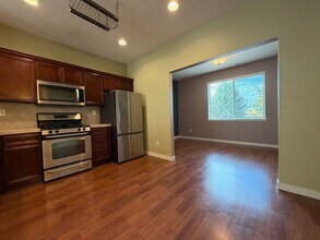 409 NE Patricia Ann Pl in Hillsboro, OR - Building Photo - Building Photo