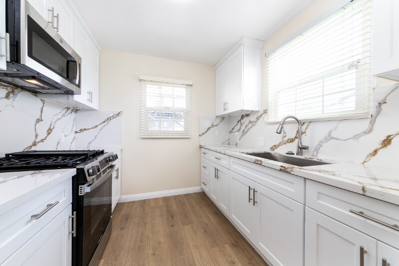 2147 W 104th St in Los Angeles, CA - Building Photo