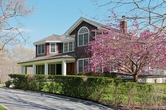 1477 Deerfield Rd in Water Mill, NY - Building Photo - Building Photo