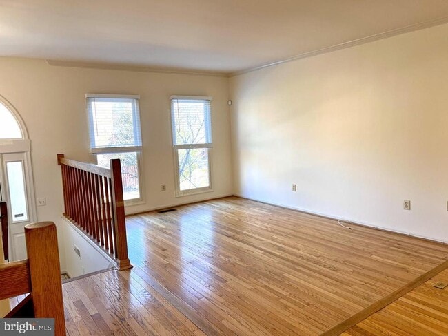 property at 1525 Templeton Pl