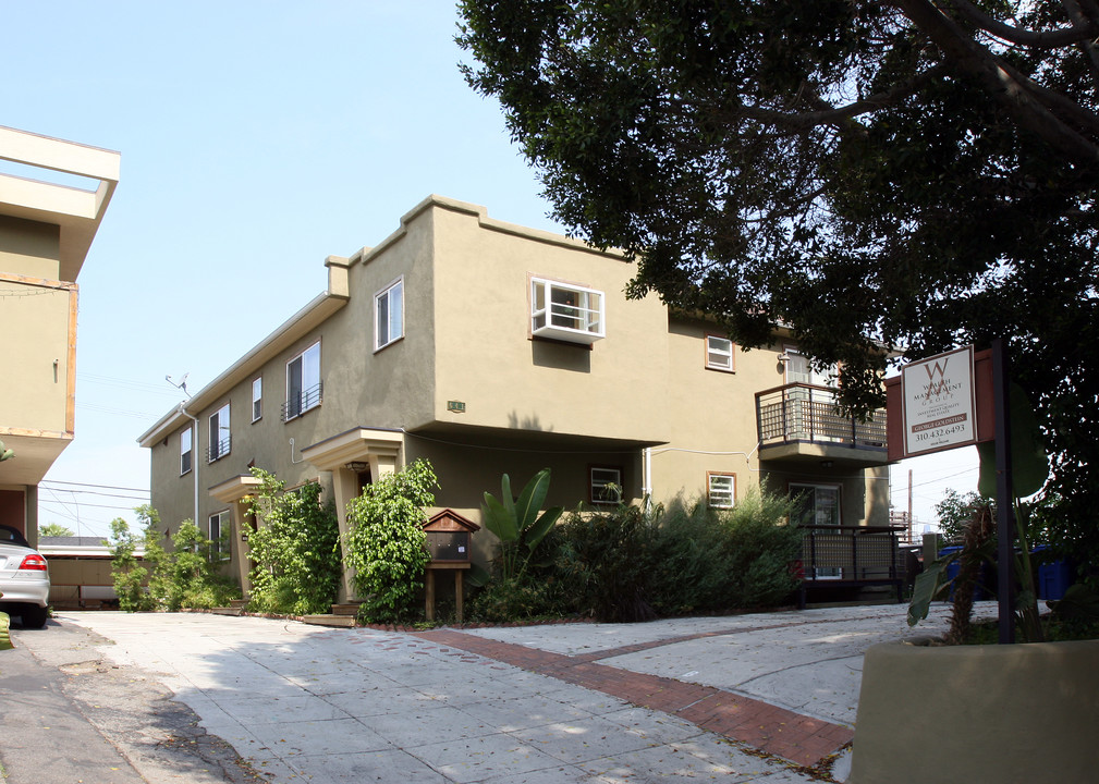 641 Beachwood Dr in Los Angeles, CA - Building Photo