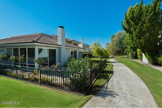 32041 Waterside Ln in Westlake Village, CA - Building Photo - Building Photo