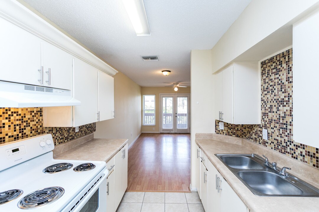 296 Flower Ln in Kissimmee, FL - Building Photo