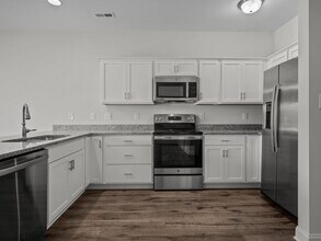 207 Verrazano Ln in Jacksonville, NC - Building Photo - Building Photo