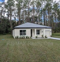 241 E Reel Loop in Citrus Springs, FL - Building Photo