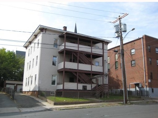 102 Grove St in New Britain, CT - Foto de edificio - Building Photo