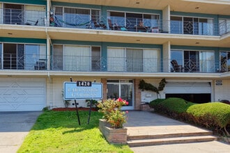 Lakeshore Gardens in Oakland, CA - Foto de edificio - Building Photo