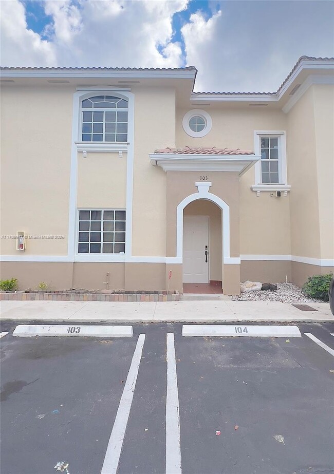 7230 NW 174th Terrace in Hialeah, FL - Building Photo - Building Photo