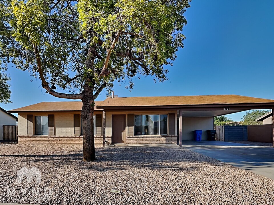 2121 W Morrow Dr in Phoenix, AZ - Building Photo