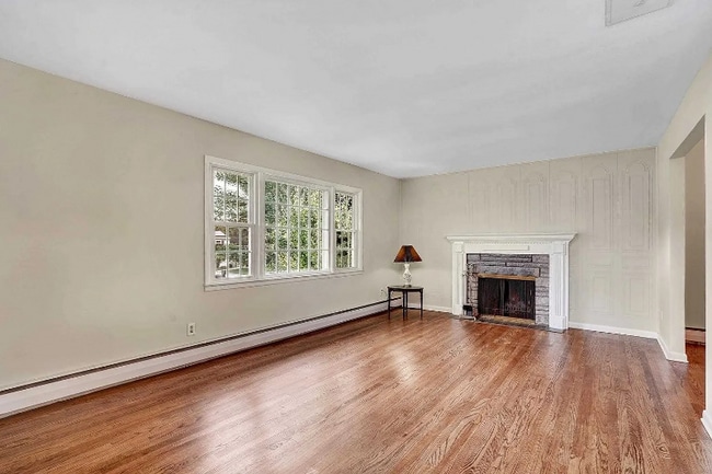 150 Rothenburgh Rd in Poughkeepsie, NY - Foto de edificio - Building Photo