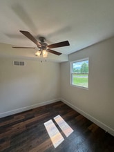 136 Crestview Dr in Brandenburg, KY - Foto de edificio - Building Photo