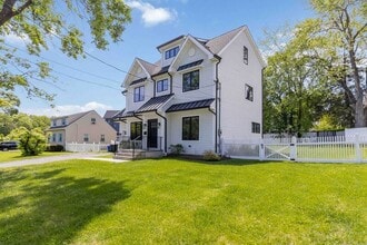4 Parkside Ave in Madison, NJ - Building Photo - Building Photo