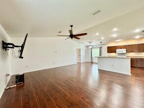 11346 Southwind Lake Dr in Gibsonton, FL - Building Photo - Building Photo