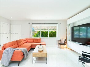 1617 NE 157th Ter in North Miami Beach, FL - Foto de edificio - Building Photo