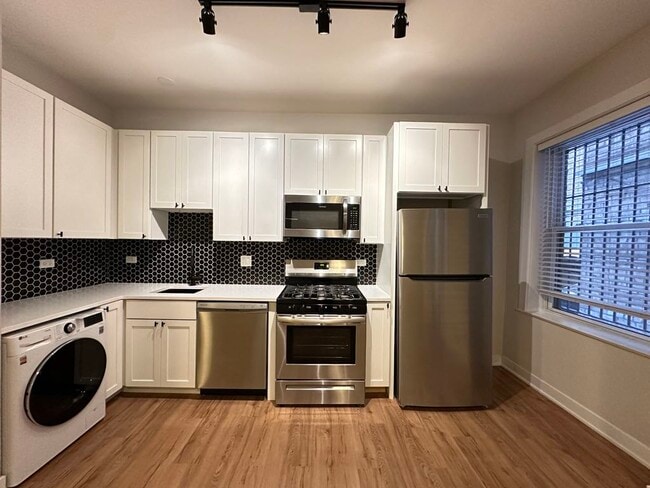 659 W Wrightwood Ave in Chicago, IL - Building Photo - Building Photo