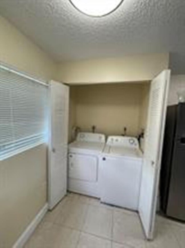 9490 Palm Cir S in Pembroke Pines, FL - Building Photo - Building Photo