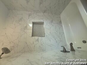 1629 W Wildwood Dr in San Antonio, TX - Building Photo - Building Photo