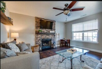 129 Baker Springs Ln in Spring Hill, TN - Foto de edificio - Building Photo