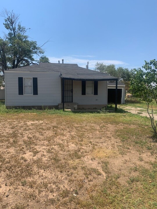 1929 NW 19th Ave in Amarillo, TX - Building Photo