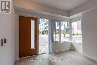 1060-1060 Portage Pkwy in Vaughan, ON - Building Photo - Building Photo