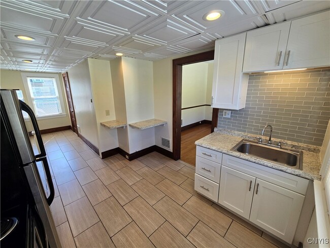 706 Milton Ave in Syracuse, NY - Foto de edificio - Building Photo